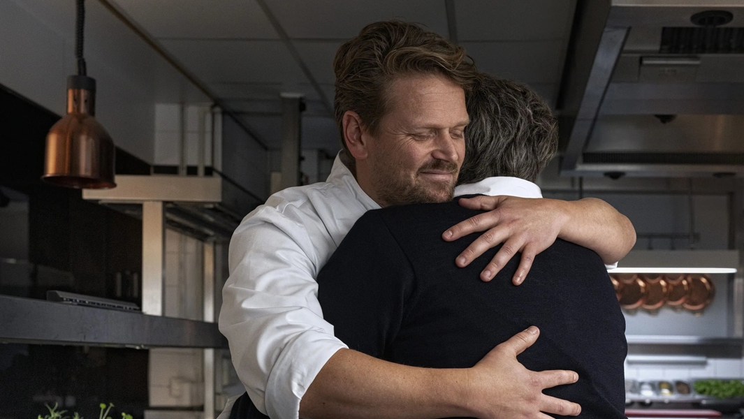 Omhelzing In Restaurant Keuken3