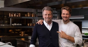 Chef en collega in keuken van een restaurant