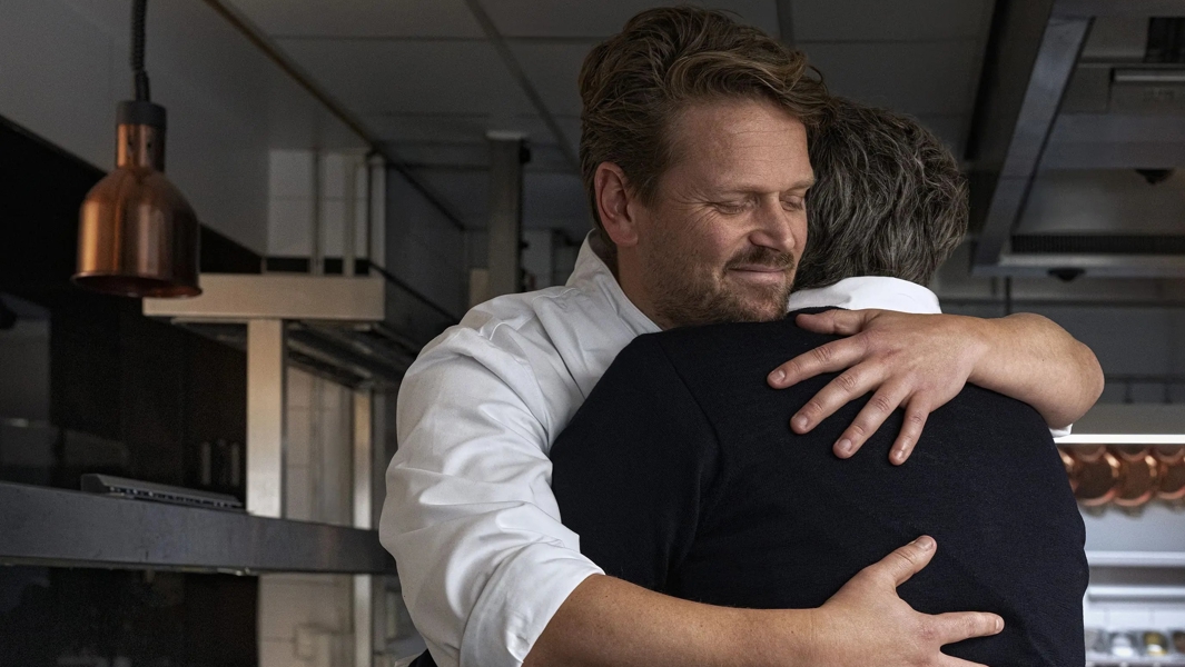 Omhelzing In Restaurant Keuken2