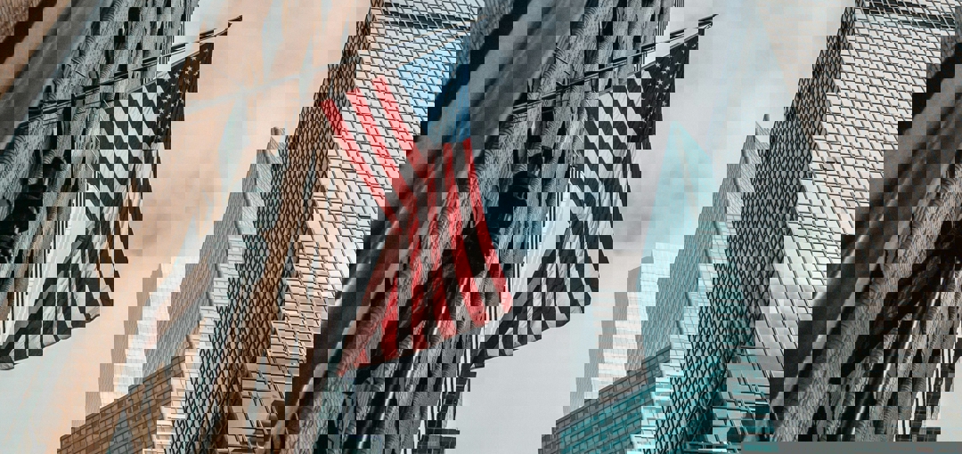 Amerikaanse vlag gefotografeerd van onderaf